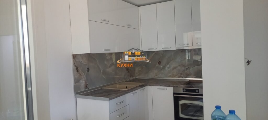 ъглова кухня по поръчка 